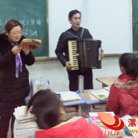 ����裬�е���